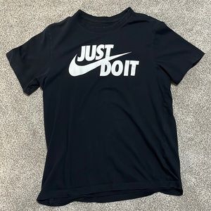 Nike tee. Excellent, like new condition.